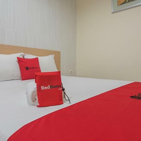 Hotel Reddoorz Near Mt Haryono Semarang Exterior foto