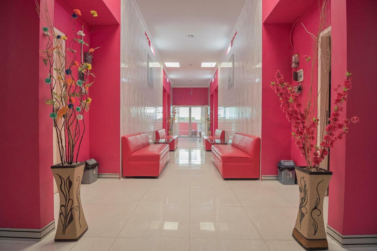 Hotel Reddoorz Near Mt Haryono Semarang Exterior foto