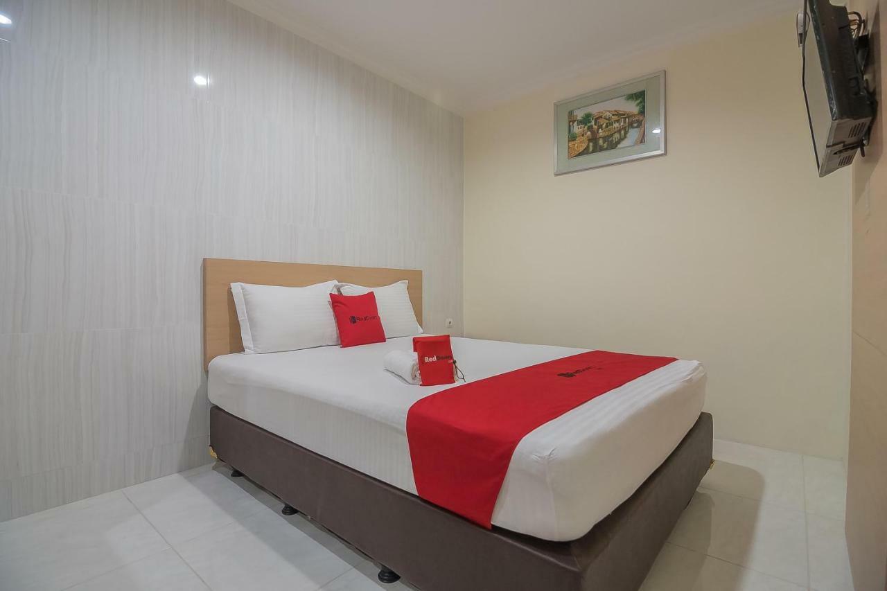 Hotel Reddoorz Near Mt Haryono Semarang Exterior foto