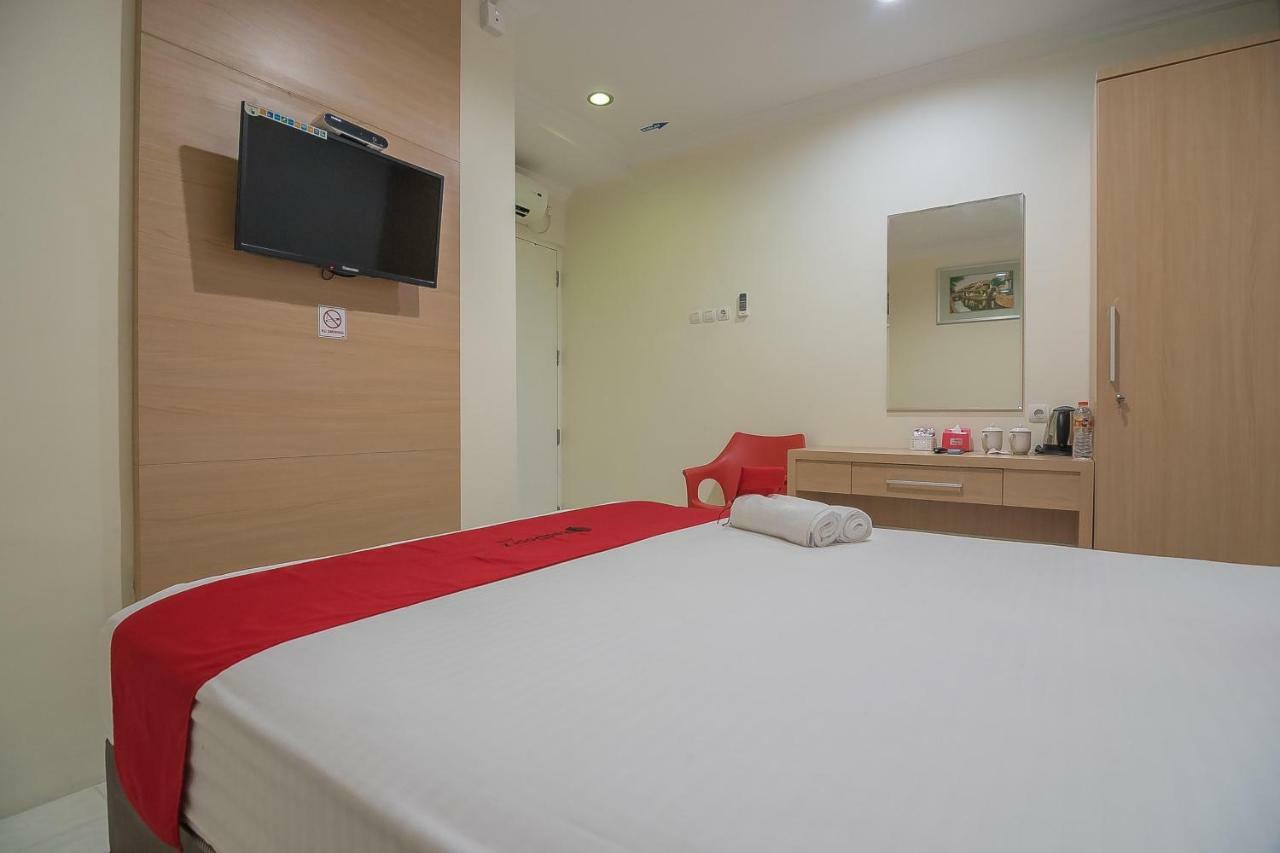 Hotel Reddoorz Near Mt Haryono Semarang Exterior foto