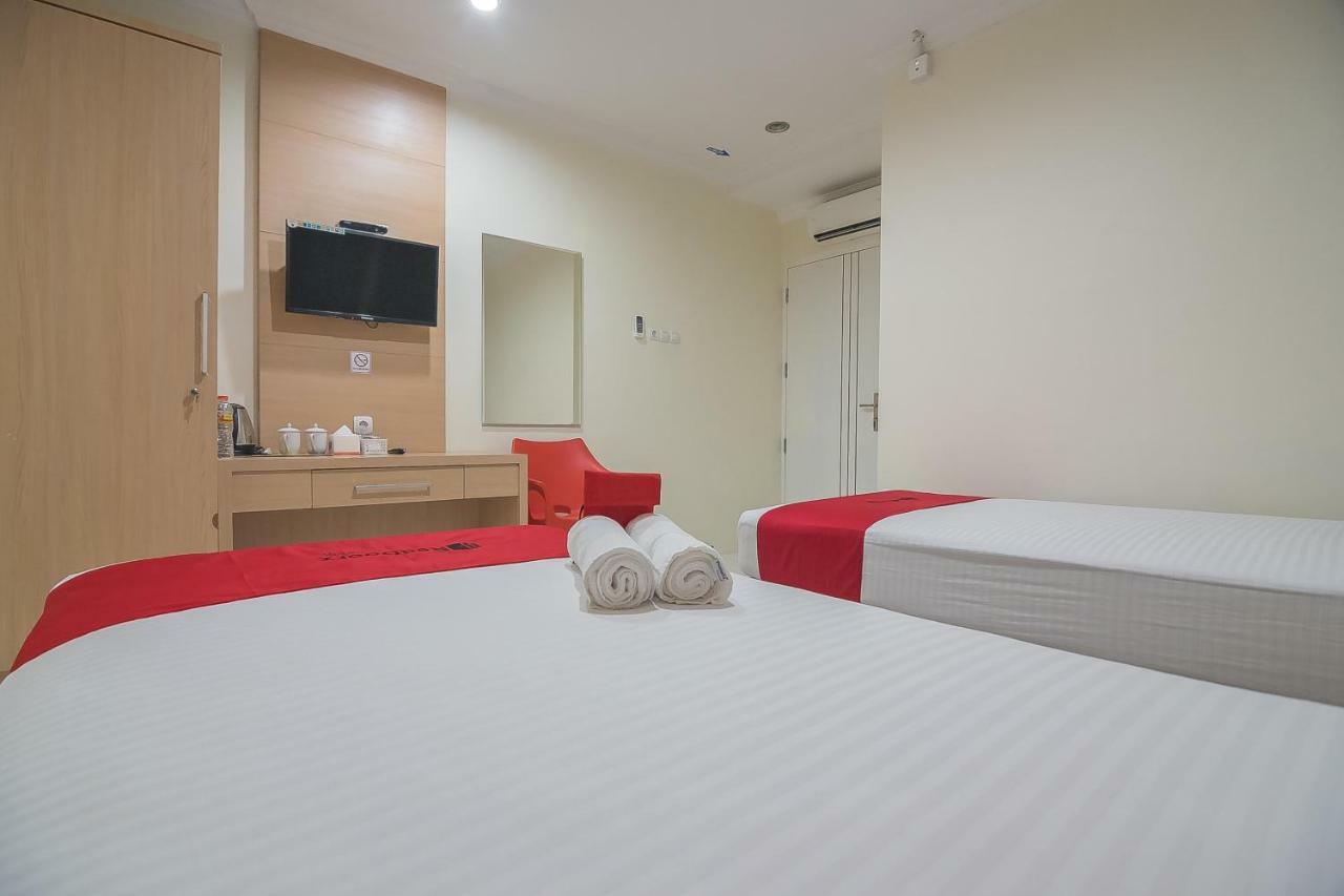 Hotel Reddoorz Near Mt Haryono Semarang Exterior foto