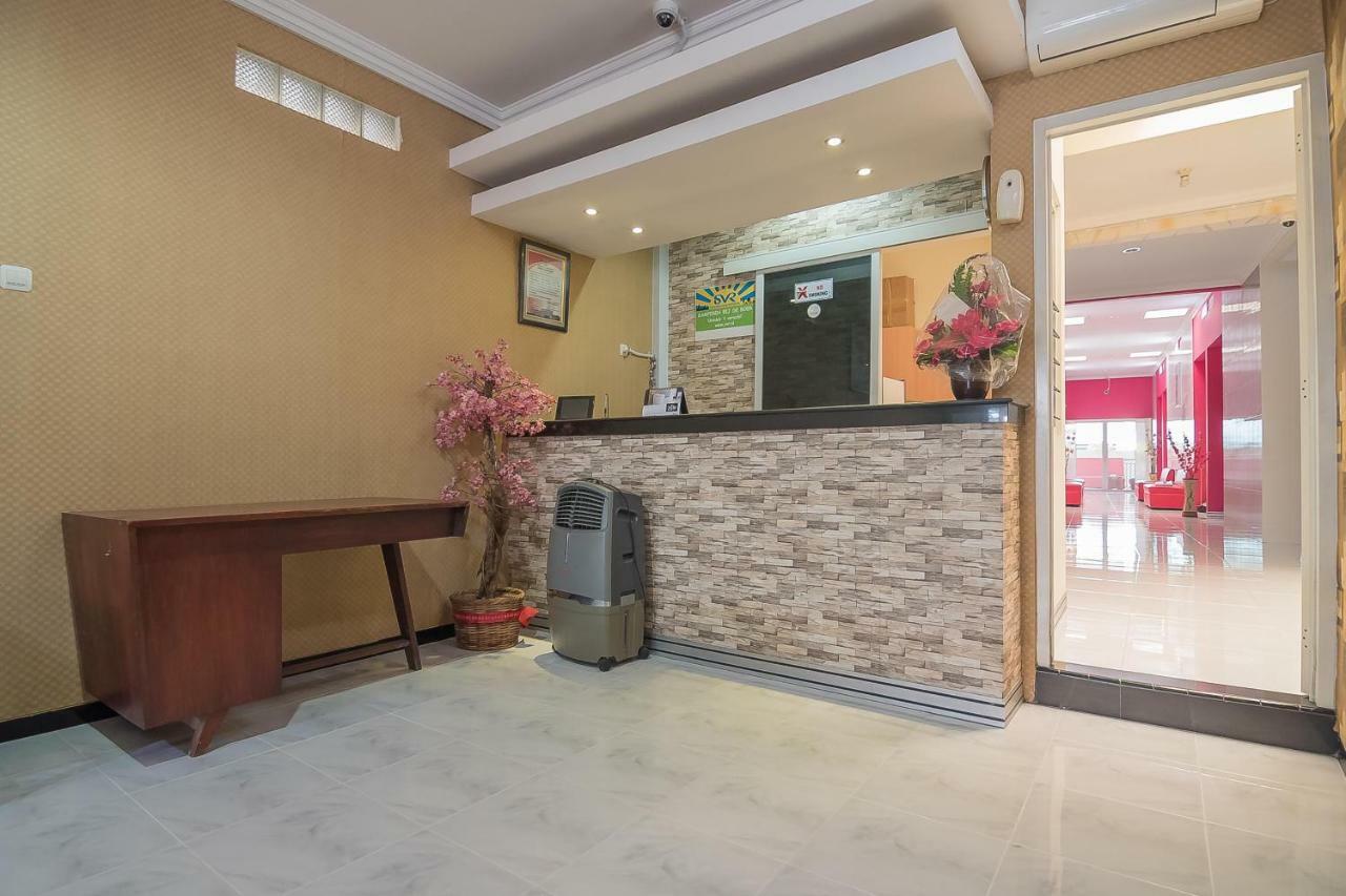 Hotel Reddoorz Near Mt Haryono Semarang Exterior foto