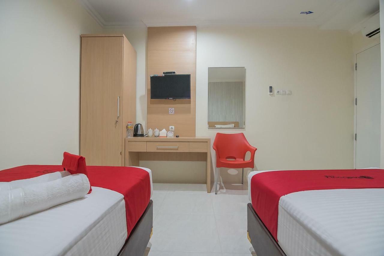 Hotel Reddoorz Near Mt Haryono Semarang Exterior foto